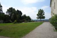 Aussichtsterrasse Rasenfläche