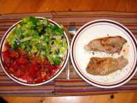 Schnitzel mit Salatplatte