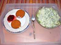 Backcamembert Gurkensalat