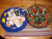 Salatschüssel mit Lachs