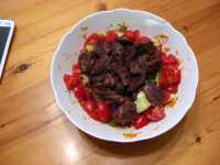 Hühnchenleber auf Salat