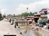 Tempel am Bagmati Fluss