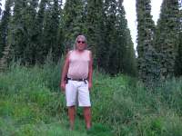 Rainer im Hopfenfeld